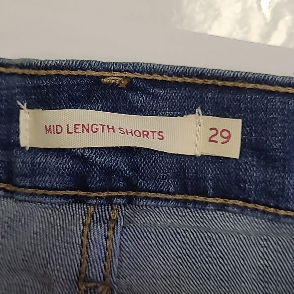 Levi's mid length short - Picture 12 of 12